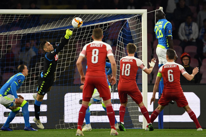 Meski unggul 2-0 pada leg kedua, Arsenal tidak mau mengendorkan serangan dan tetap menguasai jalannya laga dari awal pertandingan. Pada menti ke-8 sepak pojok Aaron Ramsey berhasil diblok kiper Napoli Alex Meret.