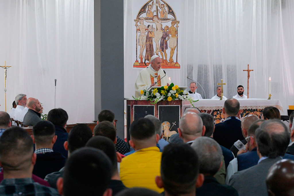 Paus Fransiskus berpesan kepada para tahanan untuk tidak mencoba mendominasi satu sama lain, dan jika terjadi perselisihan di antara mereka harus cepat diselesaikan. 