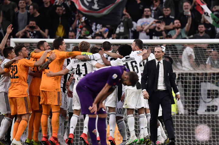 Juventus saat ini mengumpulkan nilai 87 dari 33 kali bermain berbeda 20 poin atas Napoli yang mengkoleksi 67 angka dari 32 kali berlaga. 