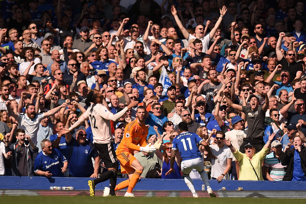 Setelah itu Theo Walcott mencatatkan namanya di papan skor pada menit ke-64.