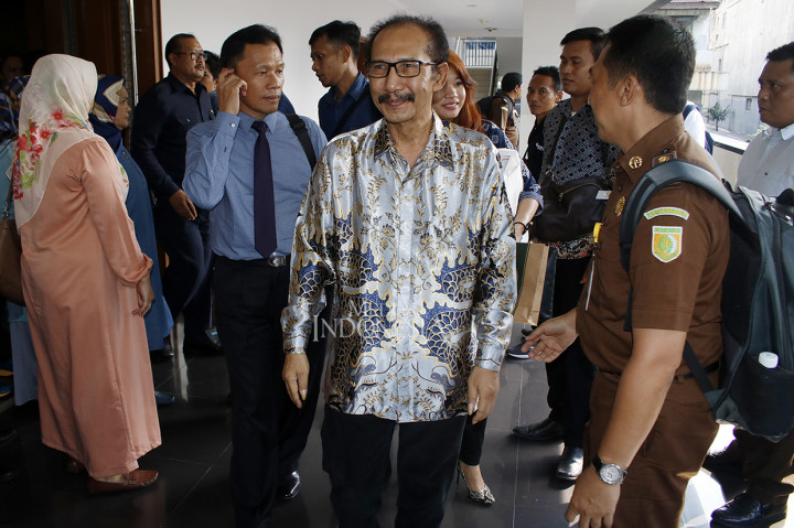 Sementara itu, keduanya tidak melakukan eksepsi atas dakwaan jaksa penuntut umum. Sidang pemeriksaan saksi akan dilanjutkan pada pekan depan, 29 April 2019.