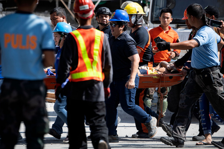 Delapan orang tewas dan sekitar 20 orang lainnya cedera, kata Gubernur Pampanga Lilia Pineda, mengutip informasi dari pejabat bencana.