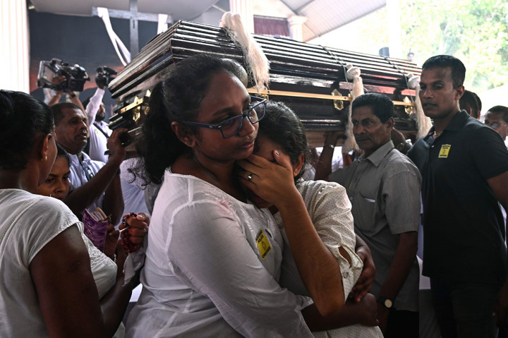 Sri Lanka memulai hari berkabung nasional pada 23 April dengan tiga menit keheningan untuk menghormati ratusan orang yang tewas dalam ledakan bom di empat hotel dan tiga gereja saat perayaan Paskah. Afp Photo/Jewel Samad