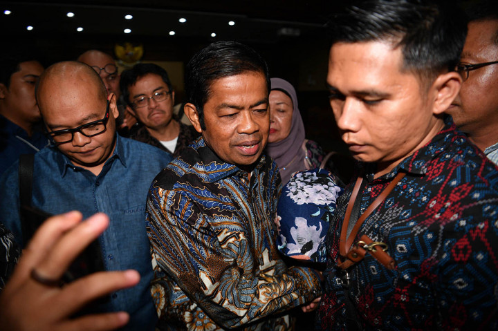 Idrus dinyatakan terbukti menerima Rp 2,25 miliar dari Johannes Budisutrisno Kotjo, pemegang saham Blackgold Natural Resources (BNR) melalui mantan Wakil Ketua Komisi VII DPR Eni Maulani Saragih.