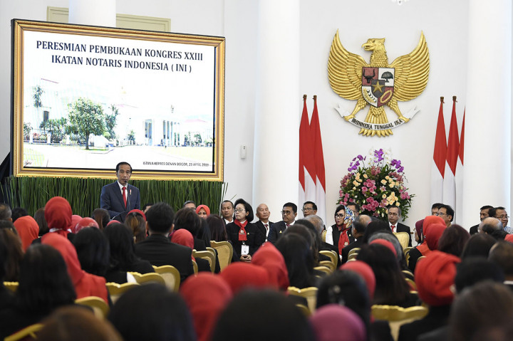 Dalam pidatonya, Presiden Jokowi mengungkapkan bahwa banyaknya aturan yang diberlakukan oleh Indonesia membuat kinerja investasi menjadi terhambat.