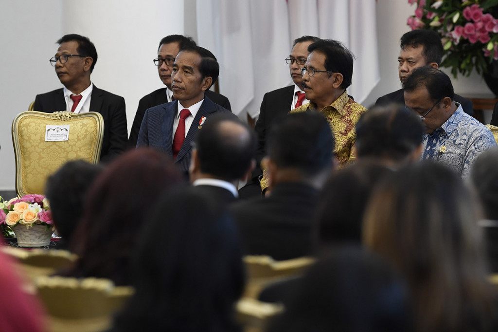 Adapun, kata Jokowi, persoalan yang sering dihadapi oleh para investor adalah lamanya proses berusaha di Indonesia hingga tingginya biaya yang harus dibayar para investor.