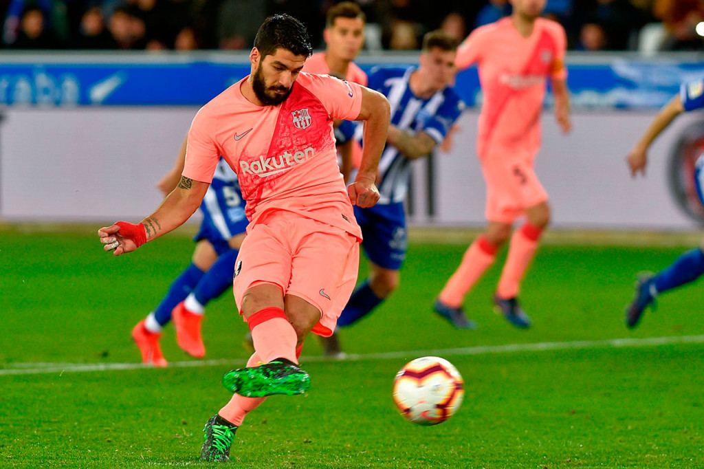 Luis Suarez yang maju sebagai eksekutor tidak menyia-nyiakan kesempatan tersebut untuk membawa timnya unggul 2-0.