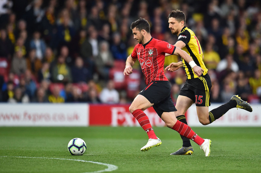Striker Southampton asal Irlandia Shane Long mencetak gol saat laga baru berjalan 7,69 detik saat memotong sepakan Craig Cathcart dan mengecoh kiper Watfotd Ben Foster dengan mencungkil bola melewati kepalanya, di Stadion Vicarage Road, Rabu, 24 April 2019 dini hari WIB.