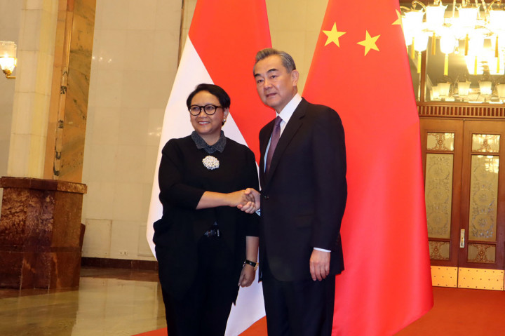 Menlu Retno LP Marsudi diterima Menlu Tiongkok Wang Yi, di Balai Agung Rakyat, Beijing, Rabu, 24 April 2019 pagi waktu setempat. Pertemuan bilateral tersebut mengawali Konferensi Kerja Sama Internasional Sabuk Jalan (BRF) di Beijing pada 24-27 April 2019.