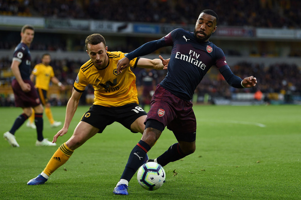 Arsenal sebenarnya menguasai jalannya laga di awal pertandingan. Namun gempuran para pemain Meriam London mampu diredam tim ruan rumah.