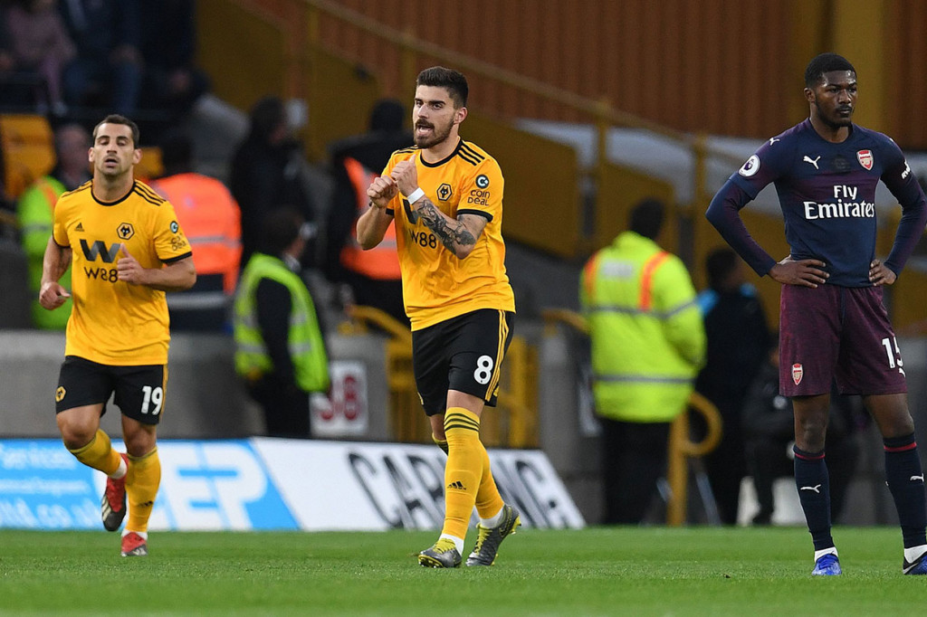 Neves melakukan selebrasi usai mencetak gol pembuka bagi timnya.