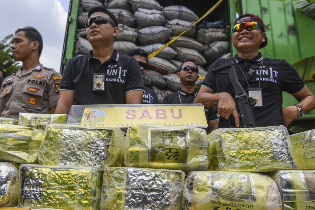 Satuan Reserse Narkoba Polres Metro Jakarta Barat berhasil menggagalkan penyelundupan narkoba jenis sabu sebanyak 120 kilogram serta mengamankan tiga tersangka berinisial JP alias LO, HT alias TN dan MS alias KK.