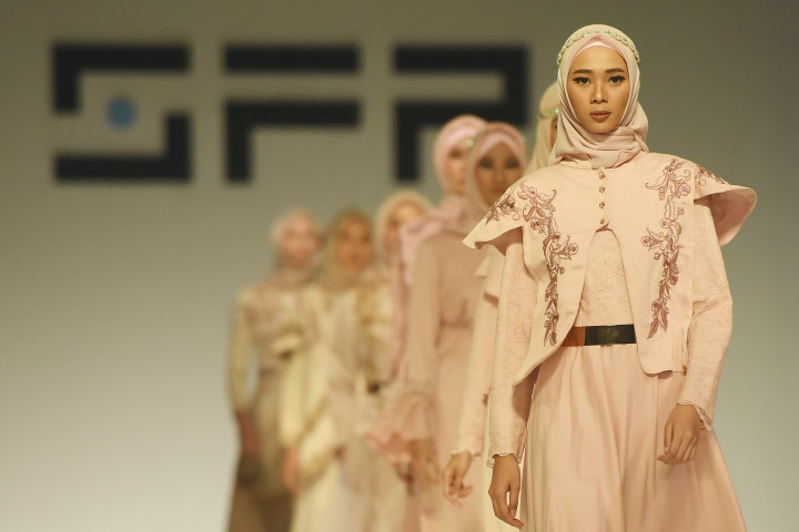 Pergelaran busana yang berlangsung hingga Minggu, 28 April 2019, tersebut diharapkan dapat menjadi wadah bagi penggiat fesyen lokal, perajin kain dan juga para model.