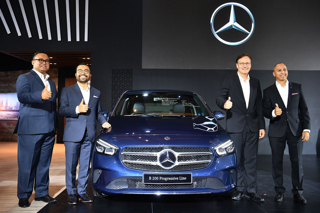 Dalam IIMS 2019, Mercedes-Benz meluncurkan model The New Mercedes B-Class 200 Progressive Line sebagai mobil compact yang punya kesan sport. Mercedes B-Class dengan mesin silinder 1.332 cc terbaru itu ditawarkan seharga Rp679 juta off-the-road Jakarta. Antara Foto/Sigid Kurniawan