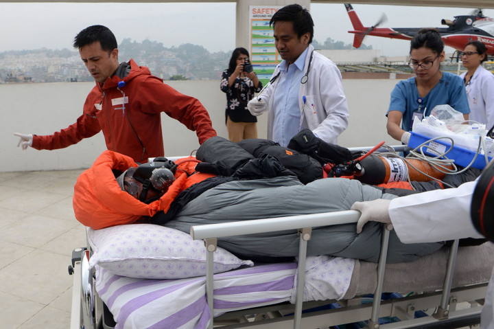 Pendaki berusia 48 tahun tersebut sempat terdampar di tempat terbuka selama dua malam di gunung Annapurna, setelah terpisah dari rombongan saat menuruni puncak salah satu gunung paling berbahaya di dunia tersebut.