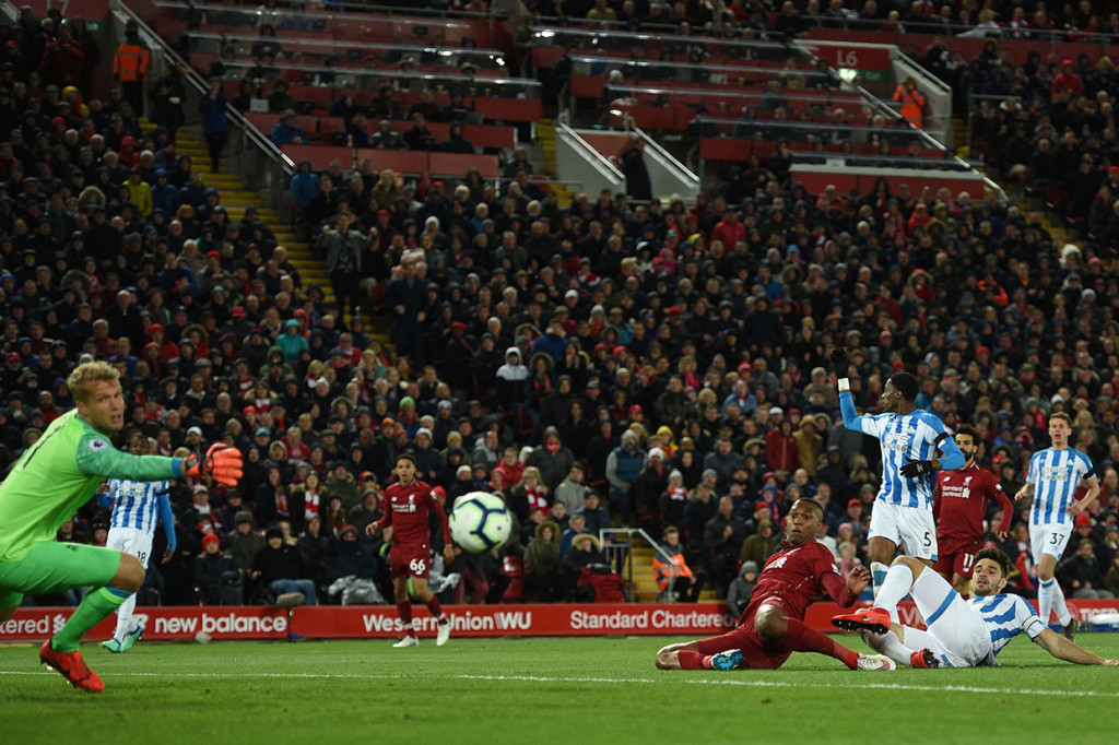 Pada menit ke-54 Striker The Red Daniel Sturridge menjebol gawang Huddersfield, namun dianulir wasit karena dalam posisi offside.