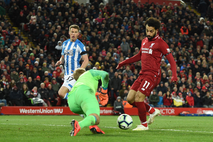 Salah menutup pesta gol tuan rumah lewat sepakan dari jarak dekat menyelesaikan umpan Xherdan Shaqiri.