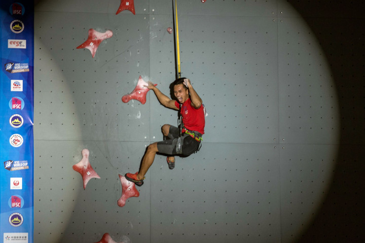 Bagi Alfian ini adalah medali pertamanya di IFSC world cup dan langsung meraih gelar juara dunia. Sebelumnya, Alfian meraih medali emas di Asian Championship di Kurayoshi, Jepang, November 2018 lalu.