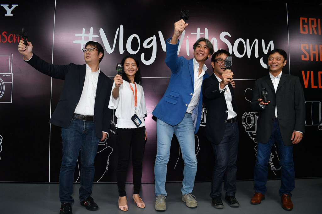 Sony RXO II dipasarkan di Indonesia mulai akhir Mei seharga Rp9.999.000. Sementara proses pre-order telah bisa dilakukan mulai 27 April hingga 12 Mei.