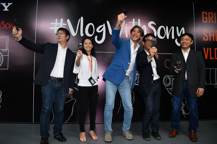 Sony RXO II dipasarkan di Indonesia mulai akhir Mei seharga Rp9.999.000. Sementara proses pre-order telah bisa dilakukan mulai 27 April hingga 12 Mei.