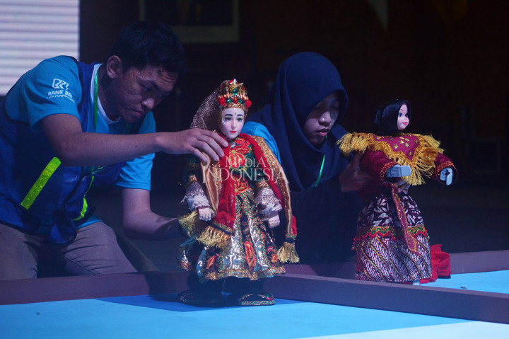 Kontes robot tersebut terbagi dalam lima divisi, yakni Kontes Robot Sepak Bola Indonesia (KRSBI) Beroda, KRSBI Humanoid, Kontes Robot Seni Tari Indonesia (KRSTI), Kontes Robot Pemadam Api Indonesia (KRPAI), dan Kontes Robot ABU Indonesia (KRAI).  