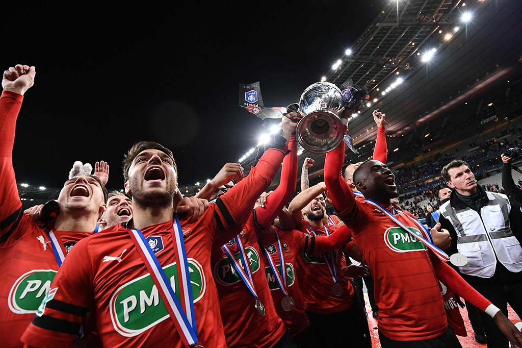 Bagi Rennes, trofi itu menjadi pertama kalinya untuk mereka setelah terakhir kali meraih trofi Piala Liga Prancis tersebut pada 1971 silam. Afp Photo/Anne-Christine Poujoulat
