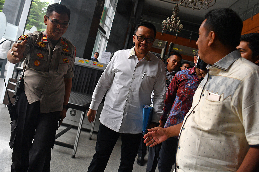 Imam tiba di Gedung Pengadilan Tindak Pidana Korupsi Jakarta, Jalan Bungur Besar Raya. sekitar pukul 10.20 WIB. Mengenakan kemeja berwarna putih, ia hanya tersenyum kepada para jurnalis yang menyapanya.