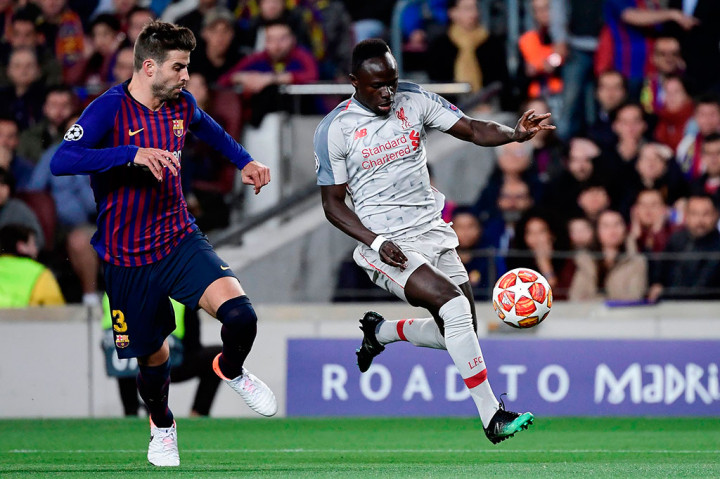 Tim tamu berpeluang menyamakan kedudukan pada menit ke-35. Namun sepakan Sadio Mane setelah menerima umpan terobosan dari Mohamed Salah masih melambung di atas mistar gawang Marc-Andre Ter Stegen. Skor 1-0 bertahan hingga jeda.