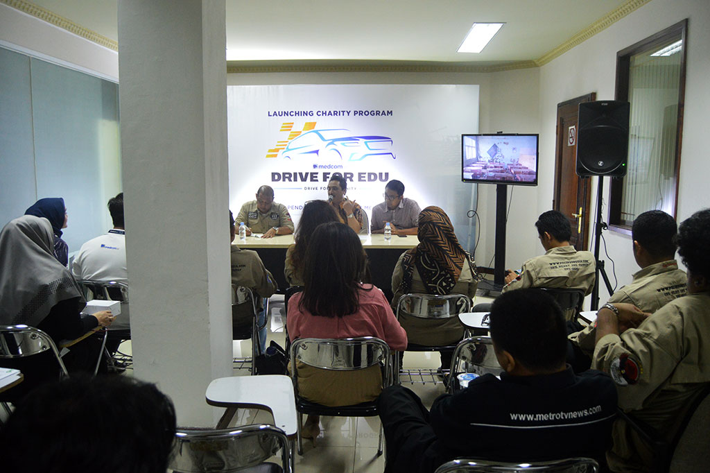 Kohar menyatakan, banyak kelompok masyarakat yang punya kemampuan finansial dan niat besar untuk membantu masyarakat melalui dunia pendidikan. Namun selama ini mereka masih ragu atau bahkan tidak tahu ke mana harus menyalurkan bantuan pendidikan agar tepat guna dan sasaran. 