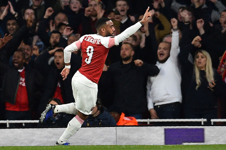 The Gunners berbalik unggul lewat gol kedua Lacazette pada menit ke-25. Bola sundulannya menyambut umpan silang Granit Zhaka sempat ditepis Neto, namun tetap masuk ke gawang. Skor 2-1 bertahan hingga jeda.