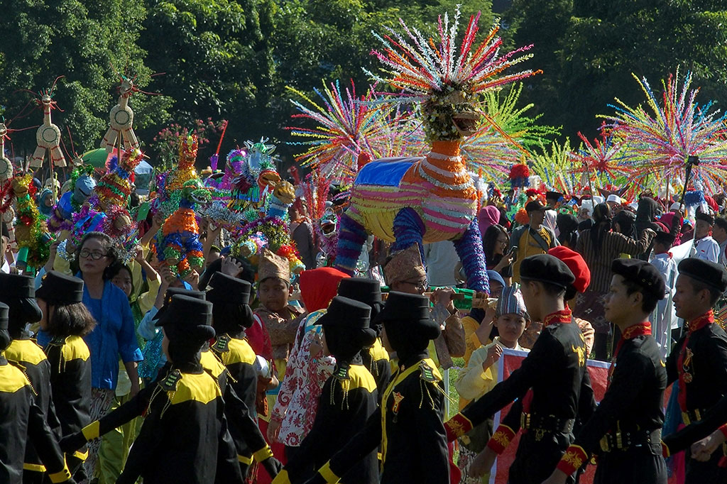 Karnaval yang diikuti ribuan peserta itu untuk menyambut datangnya bulan Ramadan.