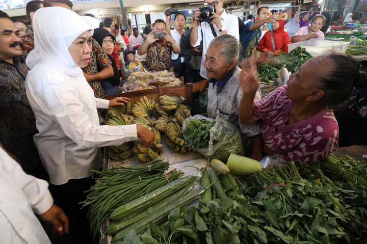 Khofifah melakukan sidak di pasar tradisional tersebut untuk melihat ketersediaan kebutuhan pokok menjelang Ramadan.