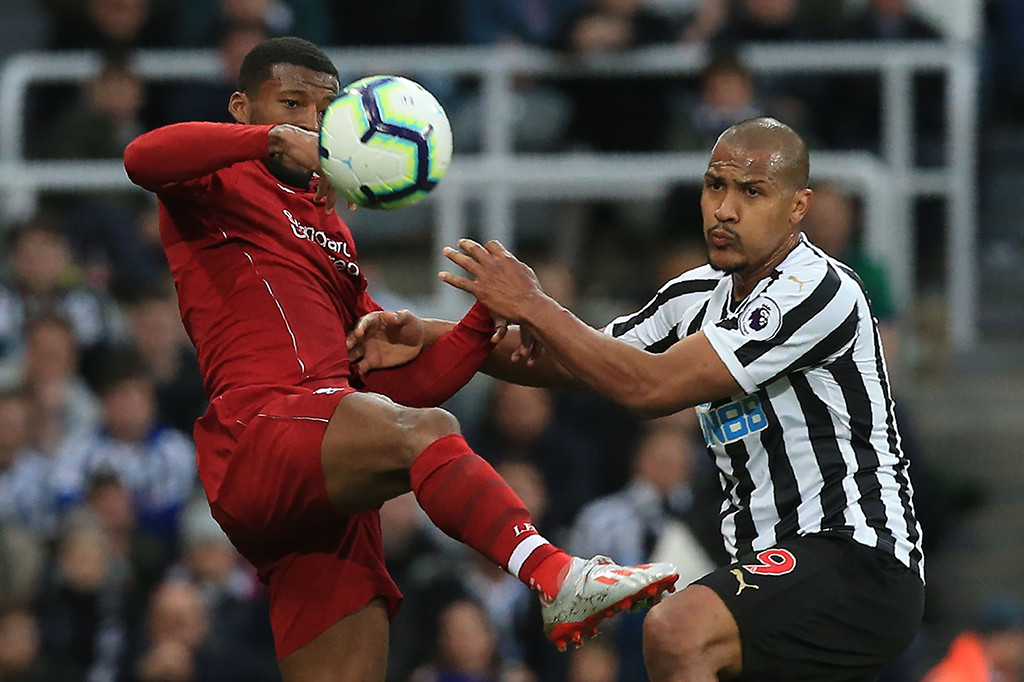 Namun Salomon Rondon membuat skor kembali imbang 2-2 lewat gol di babak kedua.