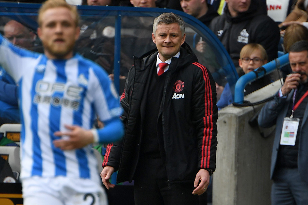 Anak asuh Ole Gunnar Solskjaer tidak mungkin mengejar Tottenham Hotspur yang duduk di peringkat keempat. Tottenham memiliki 70 poin dengan kompetisi menyisakan satu pertandingan.  