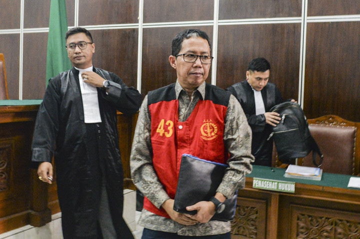 Jaksa Penuntut Umum (JPU), mendakwa Joko Driyono, diduga melanggar Pasal 363, Pasal 235 dan Pasal 221 KUHP, dalam persidangan kasus menerobos garis polisi, mengambil barang bukti serta perusakan barang bukti, di Pengadilan Negeri Jakarta Selatan. Jokdri terancam hukuman maksimal 7 tahun penjara.