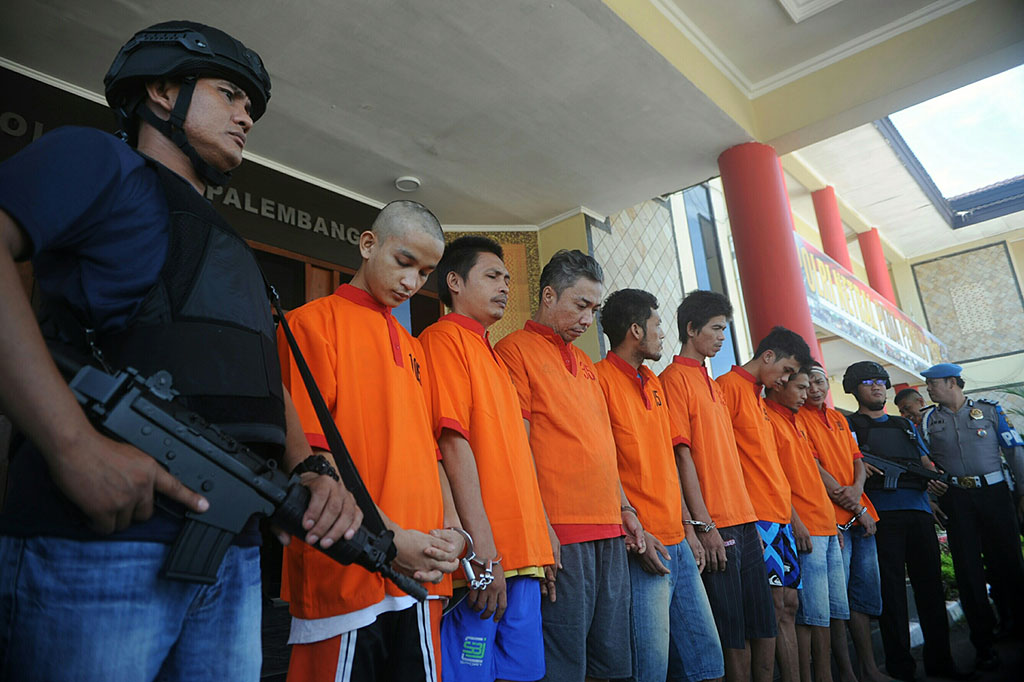 Sebanyak delapan dari 30 tahanan Polresta Palembang yang kabur dari ruang sel Mapolresta Palembang pada Minggu, 5 Mei 2019 dini hari, berhasil ditangkap di daerah Mariana, Kabupaten Banyuasin dan Palembang.