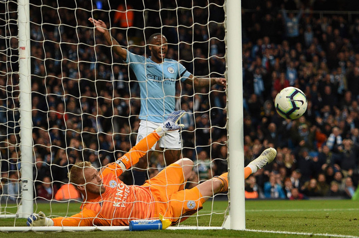 Pada menit ke-32 City berpeluang memecah kebuntuan, namun sundulan Sergio Aguero menyambut sepak pojok berhasil ditepis kiper Kasper Schmeichel.