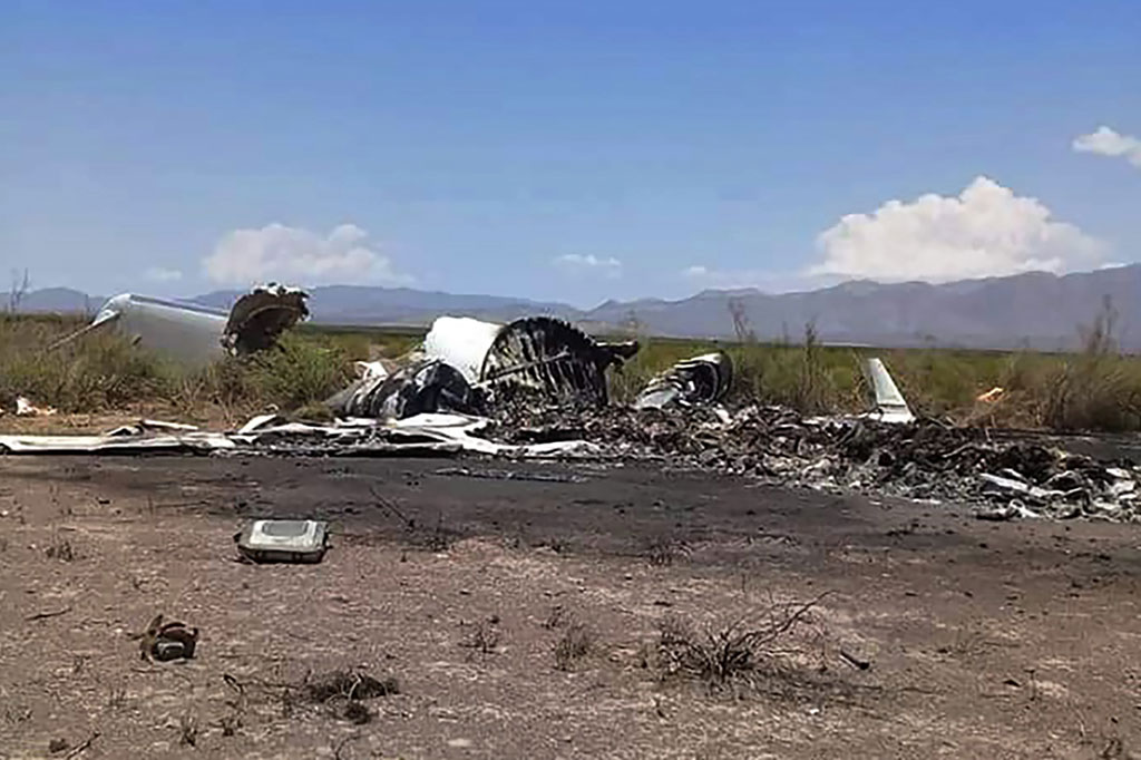 Sebelumnya, jet Bombardier Challenger 601 dengan membawa 13 penumpang tersebut hilang kontak pada Minggu, 5 Mei 2019 setelah melakukan perjalanan dari Las Vegas, AS ke Monterrey, Meksiko. Para penumpang pesawat tersebut sebelumnya menyaksikan laga tinju antara petinju Meksiko Saul 'Canelo' Alvarez melawan petinju AS Daniels Jacobs di Las Vegas pada Sabtu, 4 Mei 2019.