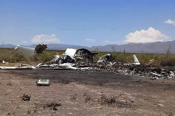 Sebelumnya, jet Bombardier Challenger 601 dengan membawa 13 penumpang tersebut hilang kontak pada Minggu, 5 Mei 2019 setelah melakukan perjalanan dari Las Vegas, AS ke Monterrey, Meksiko. Para penumpang pesawat tersebut sebelumnya menyaksikan laga tinju antara petinju Meksiko Saul 'Canelo' Alvarez melawan petinju AS Daniels Jacobs di Las Vegas pada Sabtu, 4 Mei 2019.