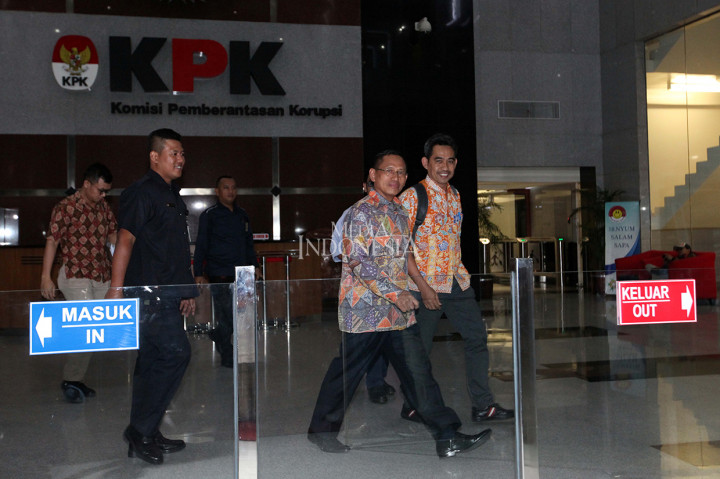 Plt Dirut PLN Muhammad Ali berjalan keluar dari Gedung KPK, Jakarta. Muhammad Ali yang sebelumnya menjabat sebagai Direktur Human Capital Management PLN itu diperiksa sebagai saksi kasus dugaan suap terkait proyek PLTU Riau-1 untuk tersangka Dirut PLN nonaktif Sofyan Basir.