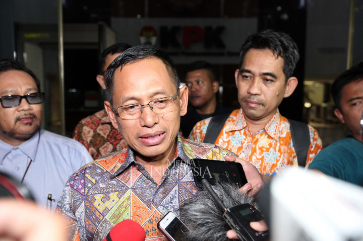 Ali mengaku ditanya penyidik dalam kapasitasnya sebagai Direktur Human Capital Management PT PLN. Akan tetapi, ia enggan menjelaskan secara rinci materi pemeriksaannya.