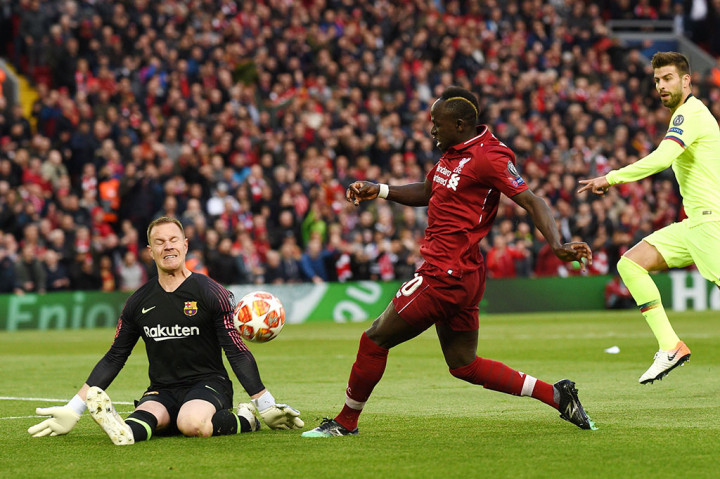 Defisit tiga gol membuat Liverpool menyerang total dari awal laga. Beberapa peluang didapat salah satunya lewat Sadio Mane, namun masih dapat diblok kiper Barcelona Marc-Andre Ter Stegen. 