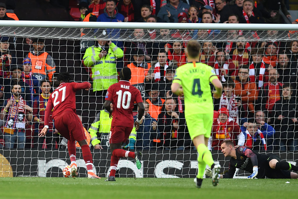 The Reds akhirnya berhasil memecah kebuntuan pada menit ke-7 lewat sontekan Divock Origi menyambar bola pantul sepakan Jordan Henderson yang ditepis Ter Stegen. Agregat menjadi 1-3.