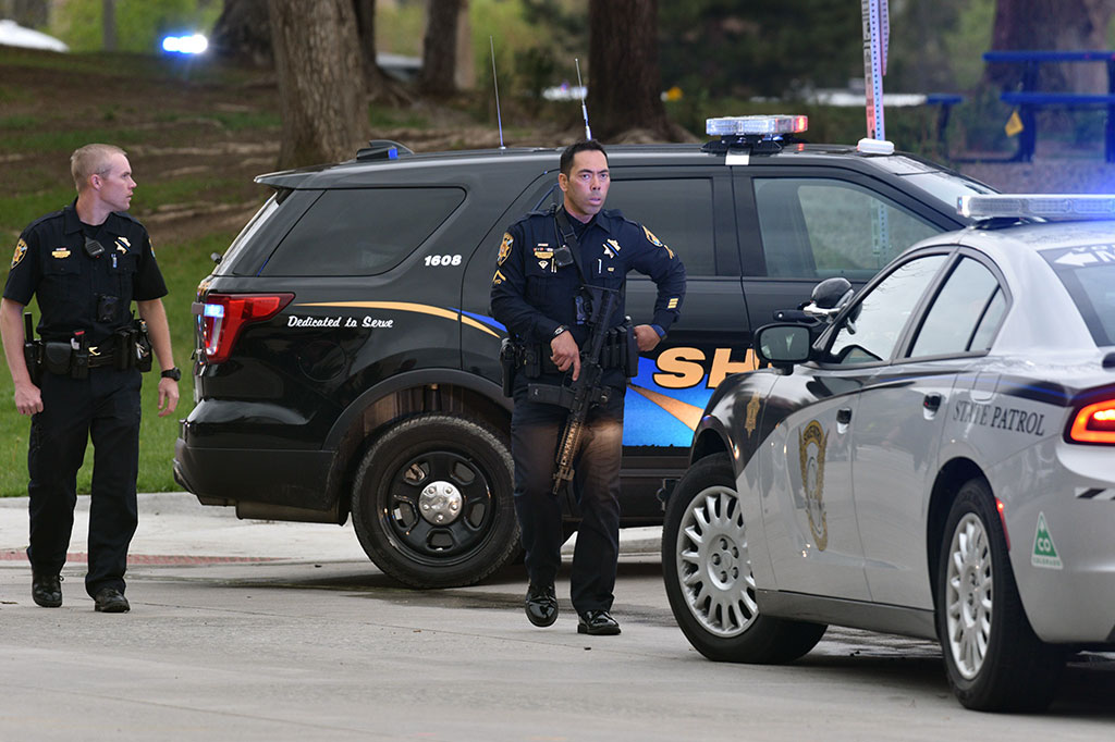 Penembakan di sekolah yang terdiri atas taman kanak-kanak (TK), SD, hingga sekolah menengah atas tersebut mengakibatkan sedikitnya satu orang tewas dan tujuh lainnya luka-luka.