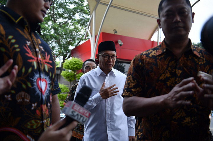 Menurut dia, sebagai Menag dan seluruh keluarga besar Kementerian Agama akan terus kooperatif dan akan terus mendukung penuh kelancaran proses pengungkapan kasus yang sedang ditangani oleh KPK.