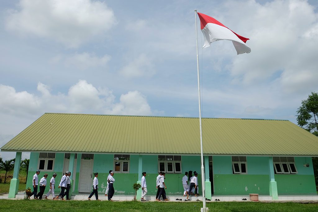 Pesantren yang didirikan mantan terpidana kasus terorisme Khairul Ghazali yang didukung oleh Badan Nasional Penanggulangan Terorisme (BNPT) tersebut saat ini memiliki 25 orang santri anak pelaku terorisme dan masyarakat umum.