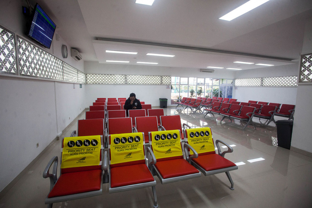 KA Bandara beroperasi mulai Senin, 6 Mei 2019, dengan tarif sementara Rp 15 ribu. Nantinya tarif akan dikenakan sebesar Rp30 ribu. Sementara dari Stasiun Wojo calon penumpang pesawat akan melanjutkan perjalanan ke Bandara YIA dengan menggunakan bus Damri dengan tarif dibandrol Rp10ribu sekali jalan.