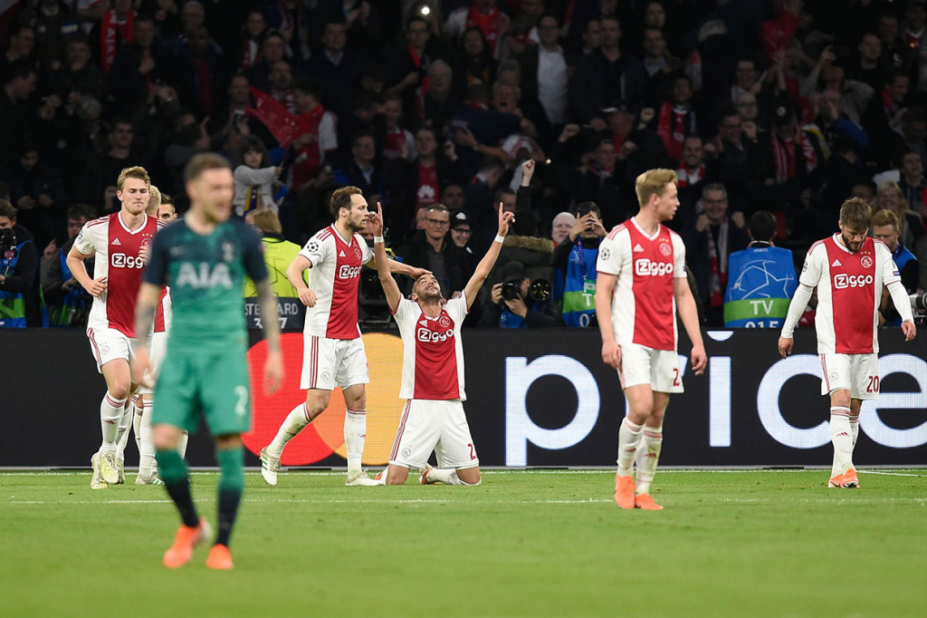 Gol Ziyexh membuat Ajax pun unggul agregat 3-0.  