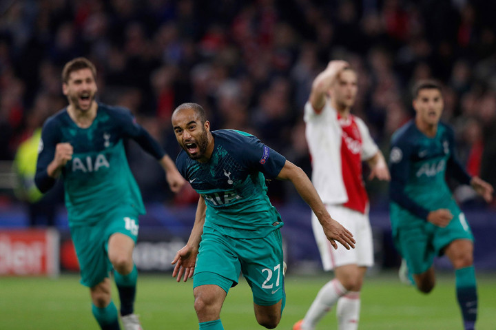 Moura kembali mencatatkan namanya di papan skor untuk membawa timnya menyamakan kedudukan menjadi 2-2 pada menit ke-59, memanfaatkan kemelut di depan gawang Ajax.