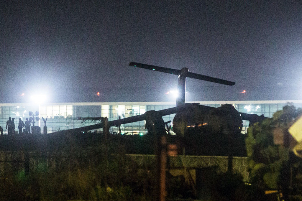Bandara Internasional Yangon tidak mengkonfirmasi kecelakaan itu tetapi mengumumkan penutupan operasi landasan karena hujan lebat. Penerbangan yang masuk lainnya dialihkan ke ibu kota Naypyidaw, sebelum bandara Yangon dibuka kembali pada pukul 21:15 (0245 GMT). 